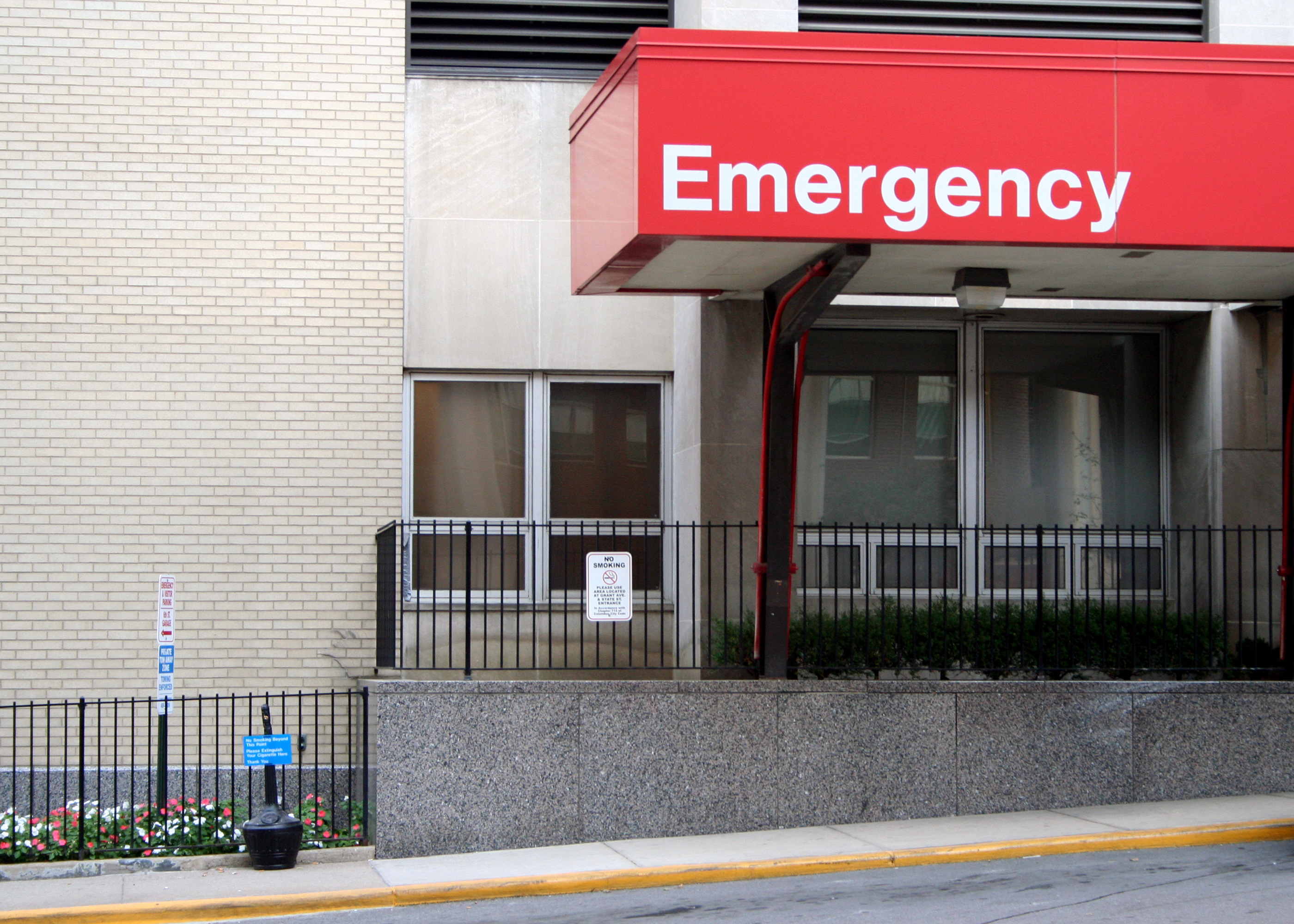 Image of an emergency room door and sign saying "Emergency"